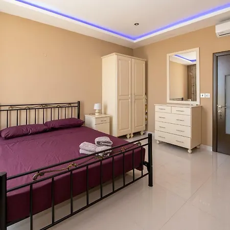 Cliff-edge Holiday Retreat With Private Pool بيت للعطل *
