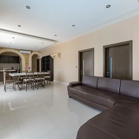 Cliff-edge Holiday Retreat With Private Pool بيت للعطل *