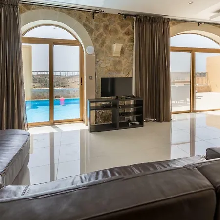 Cliff-edge Holiday Retreat With Private Pool * Xagħra